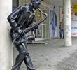 Памятник саксофонисту в Челябинске